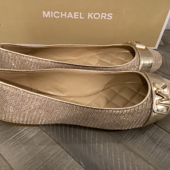 MICHAEL MICHAEL KORS Women's Jilly Round Toe Ballet Flats - Picture 9 of 11